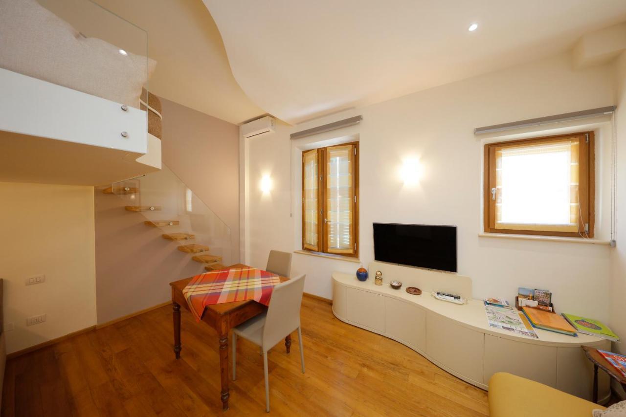 Siena Uptown - Sabrina'S Cozy Apartment Bagian luar foto