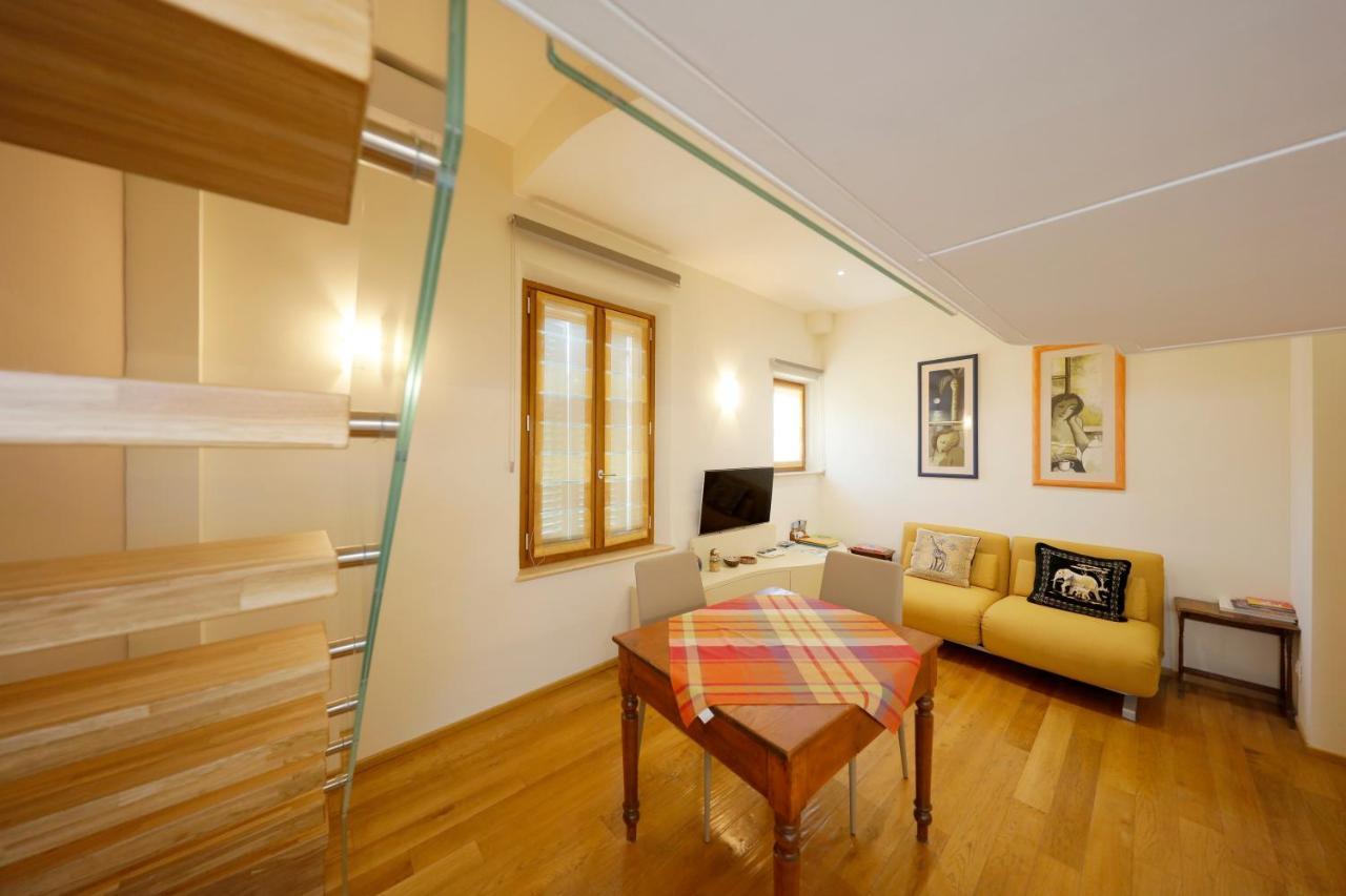 Siena Uptown - Sabrina'S Cozy Apartment Bagian luar foto
