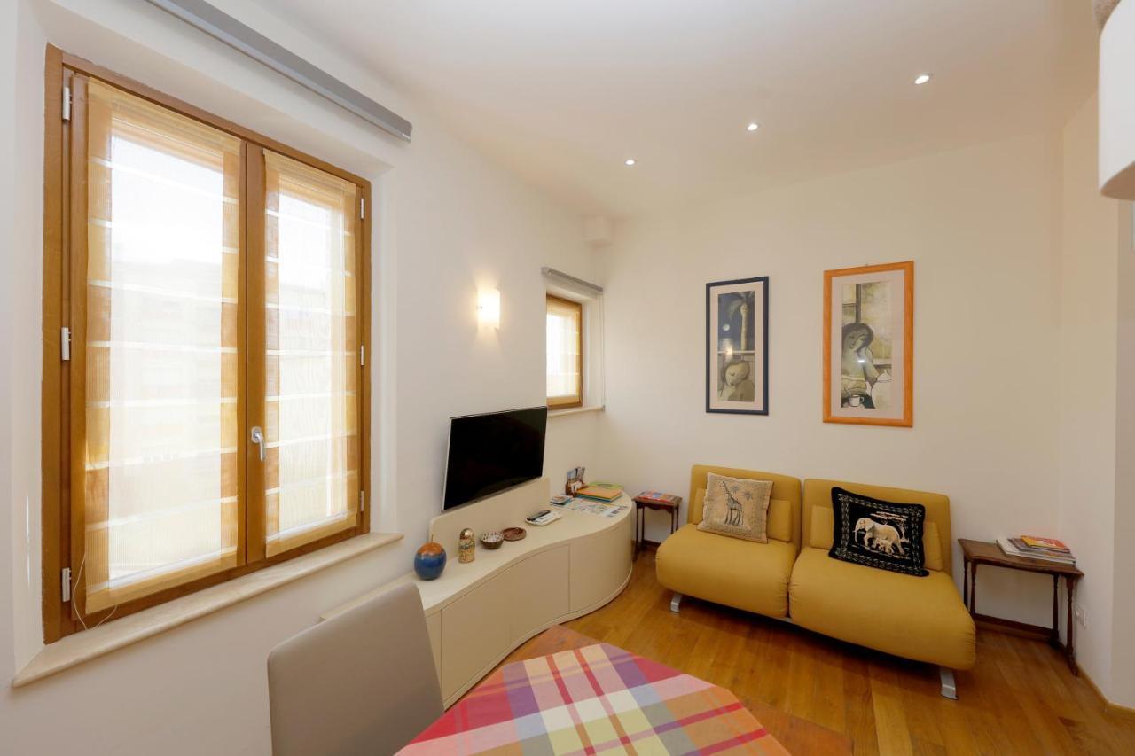 Siena Uptown - Sabrina'S Cozy Apartment Bagian luar foto
