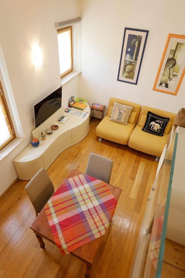 Siena Uptown - Sabrina'S Cozy Apartment Bagian luar foto