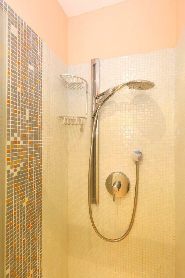 Siena Uptown - Sabrina'S Cozy Apartment Bagian luar foto