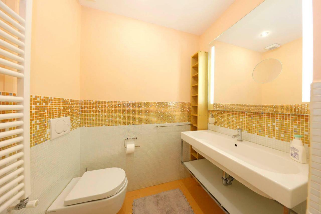 Siena Uptown - Sabrina'S Cozy Apartment Bagian luar foto