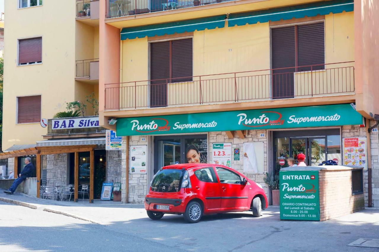 Siena Uptown - Sabrina'S Cozy Apartment Bagian luar foto